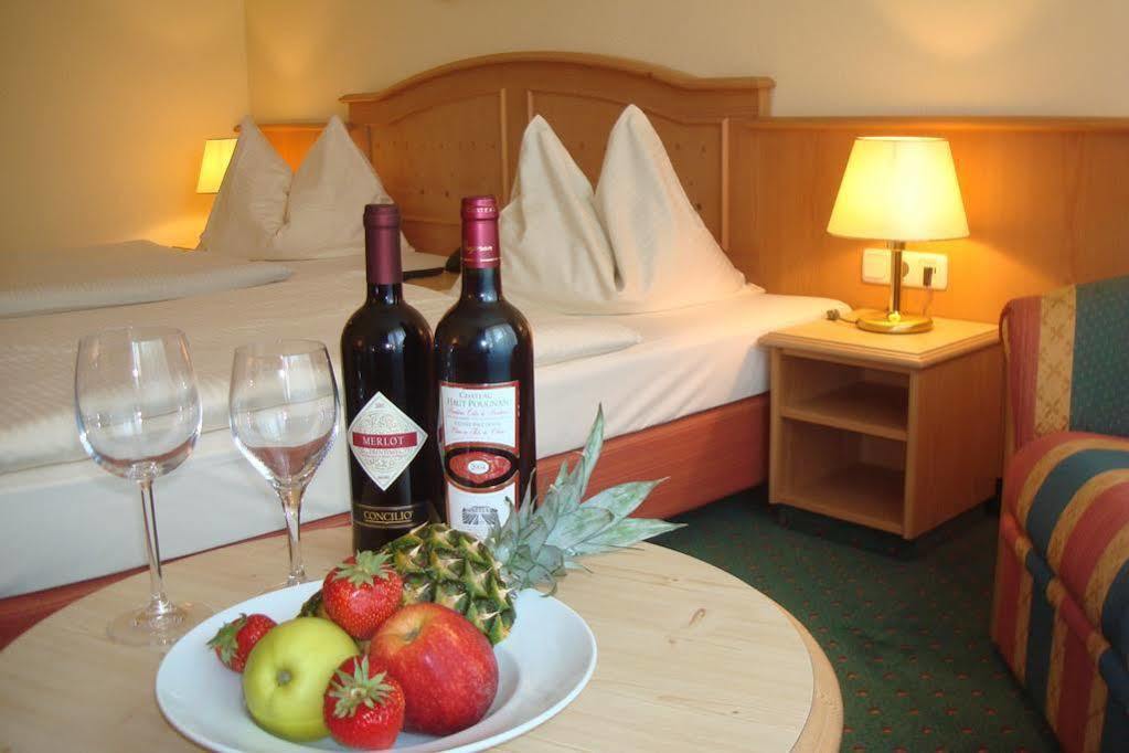 Hotel Holl Шонгау Екстер'єр фото